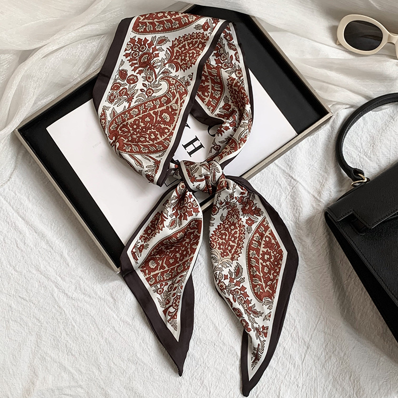 Flor roja con borde negro