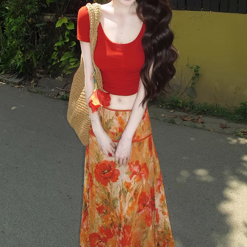 【Scorching Summer】Retro Bright Atmosphere Red T-Shirt Top + Oil Painting Large Floral Skirt Set 2026 Summer 【Scorching Summer】Retro Bright Atmosphere Red T-Shirt Top + Oil Painting Large Floral Skirt Set 2026 Summer