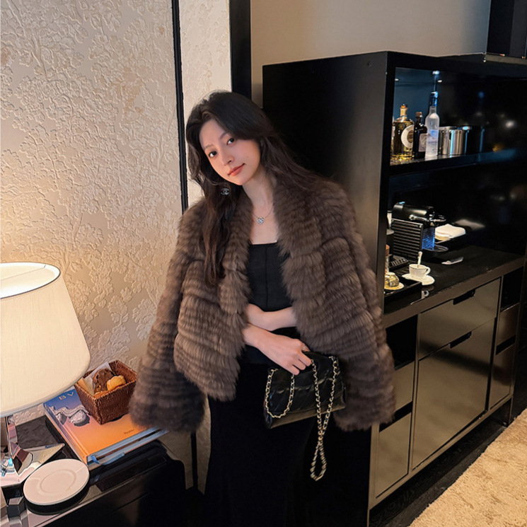 Off-Season Special Price In-Stock Fox Fur Strip Craft Short Fur Coat Genuine Fur Haining New Style Women's Popular Fur Coat Off-Season Special Price In-Stock Fox Fur Strip Craft Short Fur Coat Genuine Fur Haining New Style Women's Popular Fur Coat