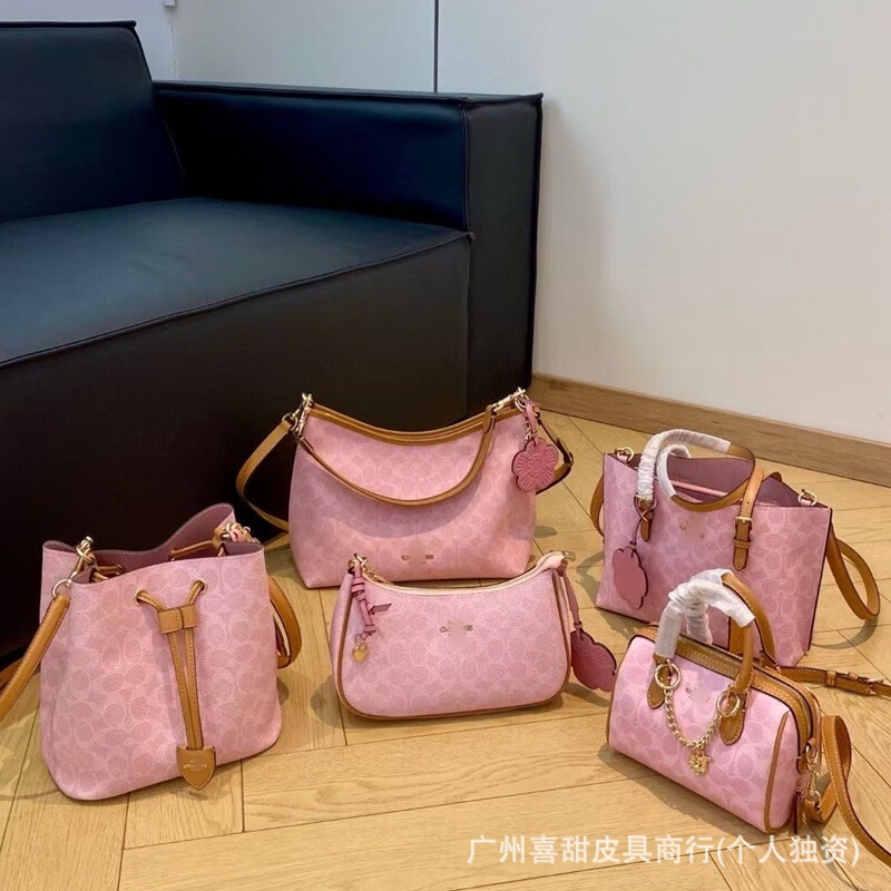 Coco C's new pink series is fashionable and versatile, suitable for commuting, and includes shoulder, hand-held, crossbody, bucket bag, tote bag, underarm bag, and camera bag Coco C's new pink series is fashionable and versatile, suitable for commuting, and includes shoulder, hand-held, crossbody, bucket bag, tote bag, underarm bag, and camera bag