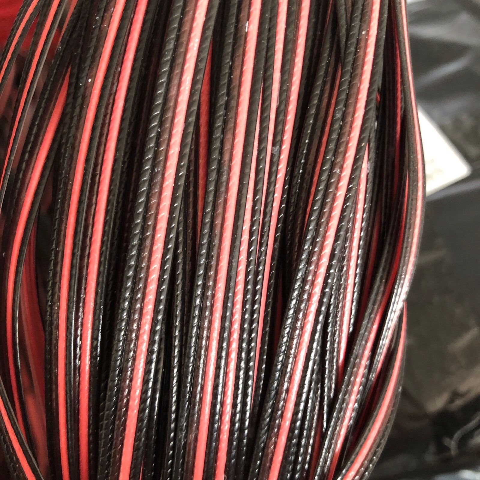 갈색 분홍색 평평한 덩굴 4가닥