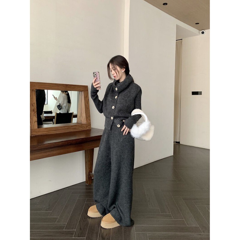 法式高级感毛衣套装女秋冬新款高腰阔腿裤翻领马甲针织衫三件套厚|undefined