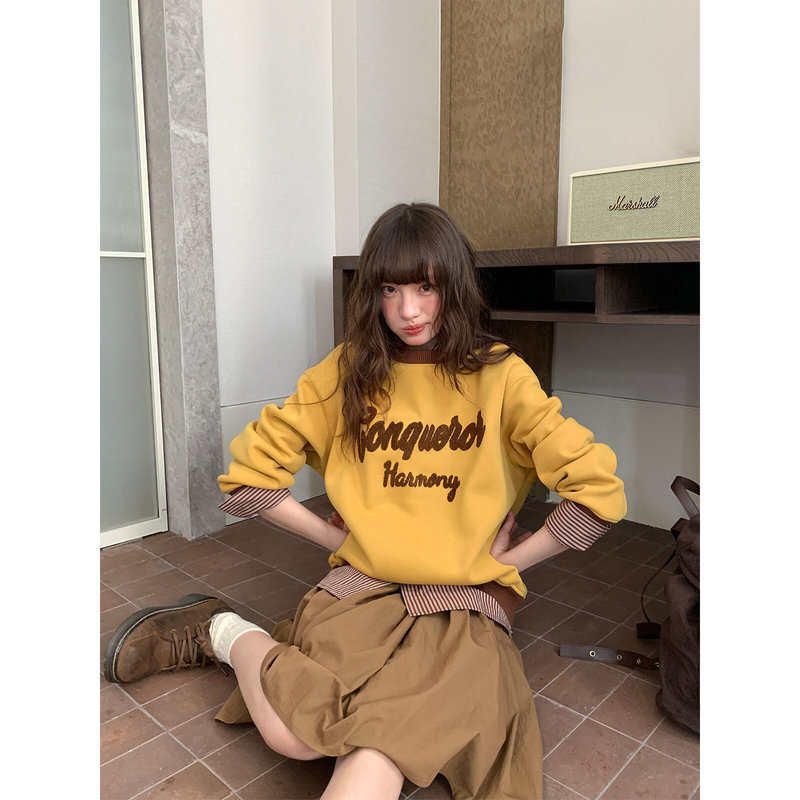 Towel Embroidery Color-Blocked Letter Fleece Sweatshirt for Women, Autumn and Winter, Slightly Loose Design, Casual Trendy Top Towel Embroidery Color-Blocked Letter Fleece Sweatshirt for Women, Autumn and Winter, Slightly Loose Design, Casual Trendy Top