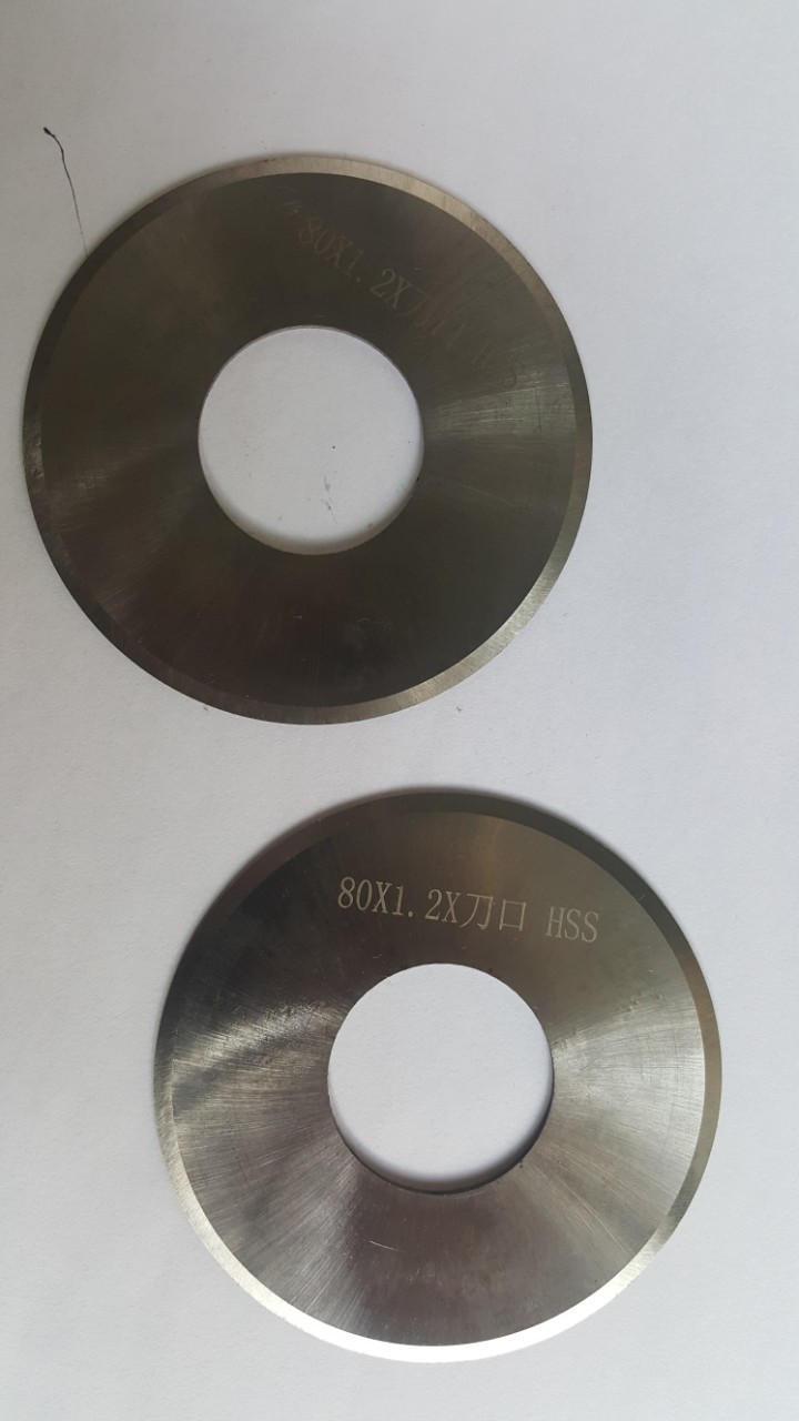 ͭ�����е��иƬԲ�е�ͭ�ܿ��ϻ���Ƭͭ���иƬ��Բ�е�