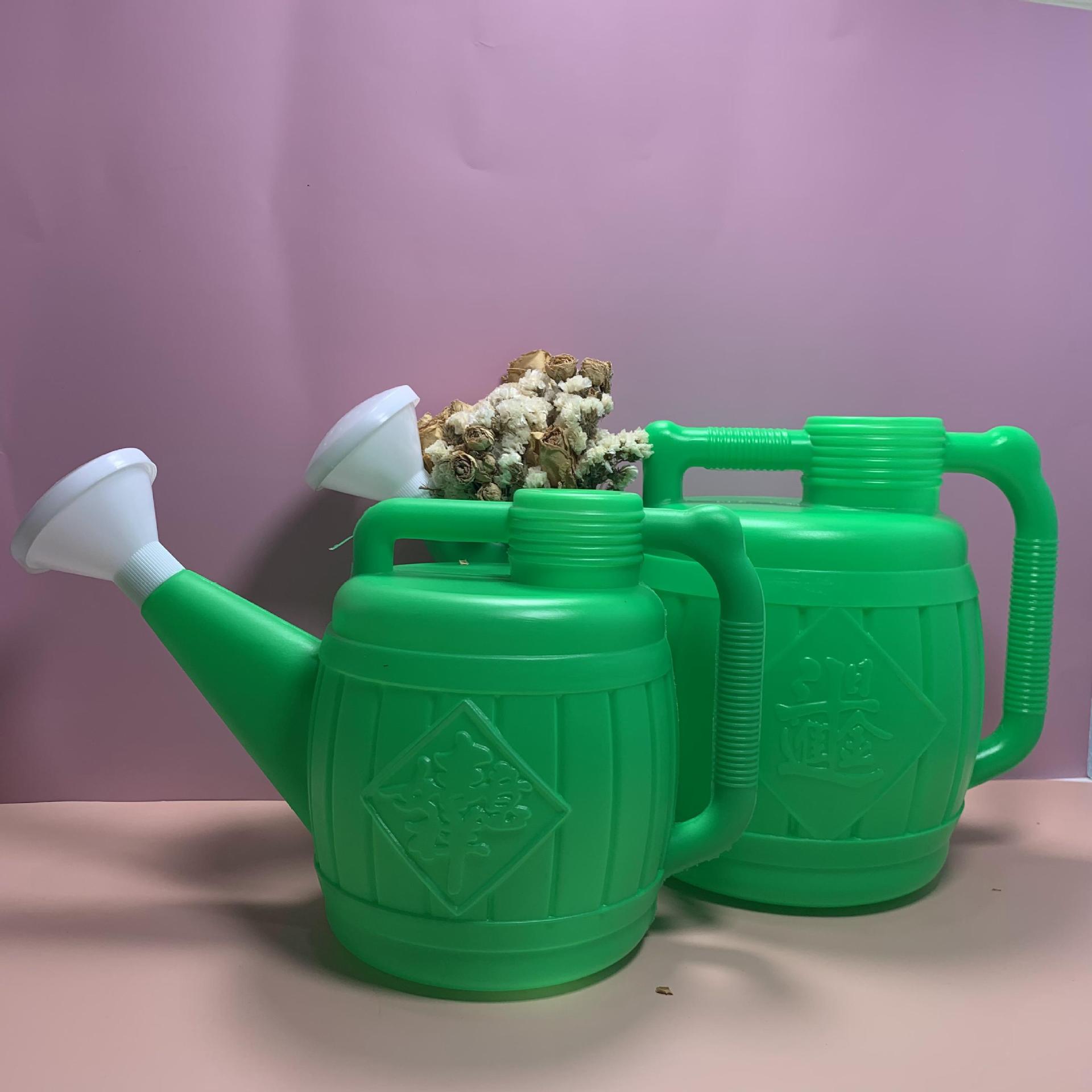 Manufacturer's source: 7L large capacity gardening watering kettle, long spout watering kettle for watering flowers, wholesale of household gardening tools