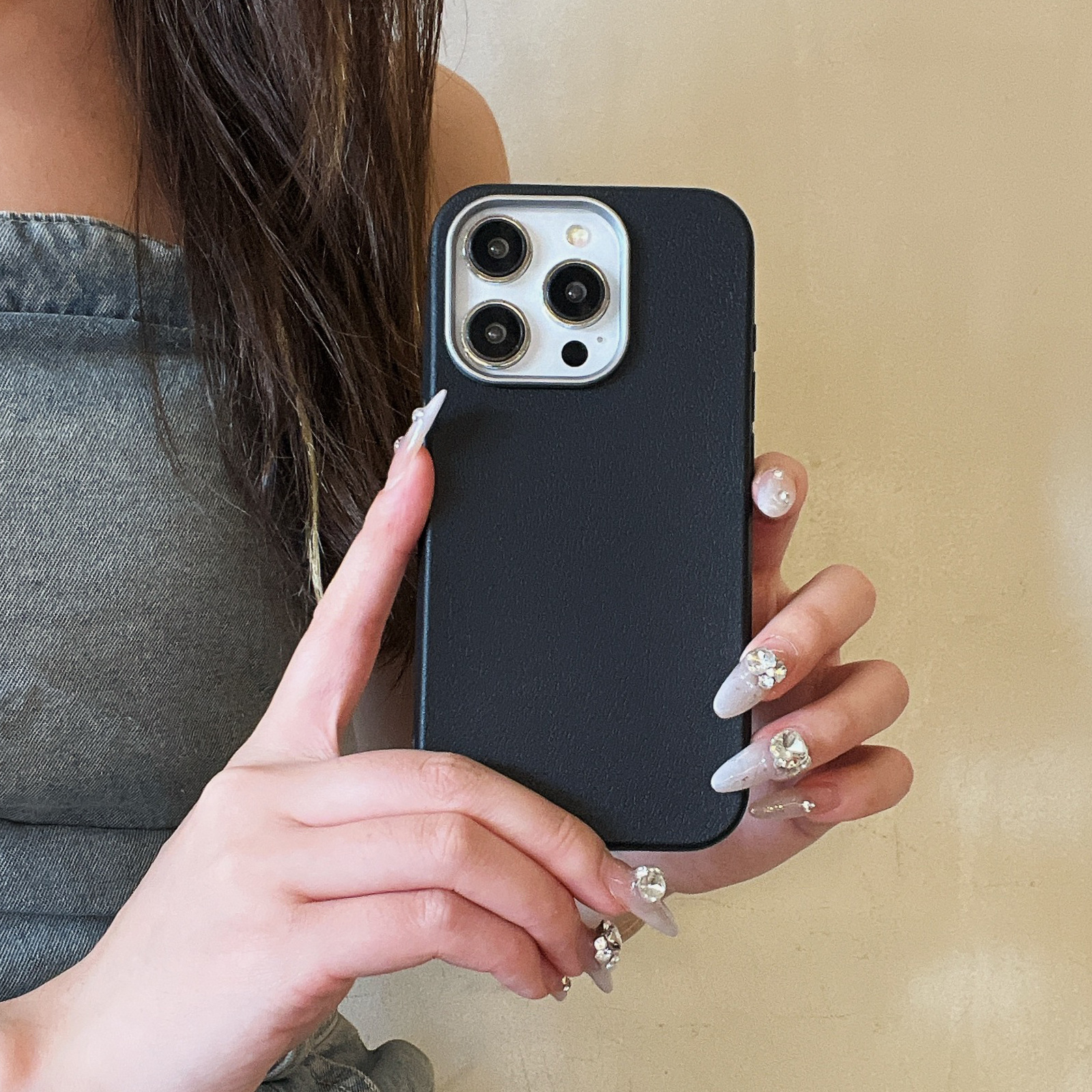 Minimalistisch telefoonhoesje met ledertextuur voor iphone 17 pro_voghion.com