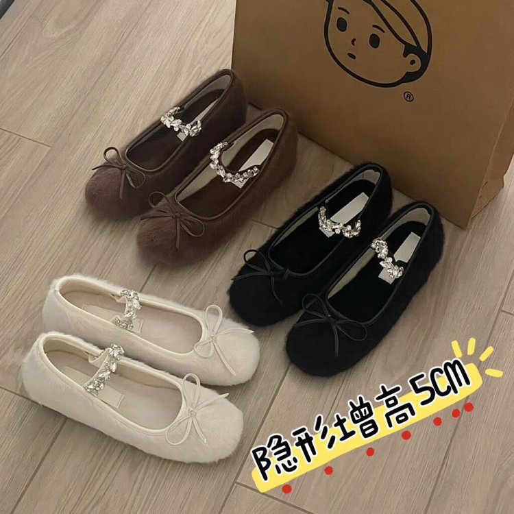 Invisible ballet shoes with rhinestones with bow low-cut made of…