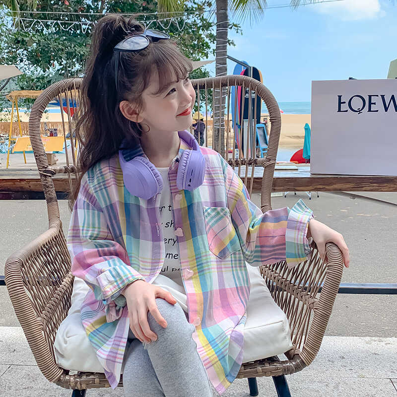 Girls' plaid shirt, autumn style, 2025 new fashionable children's clothing, long-sleeved shirt, spring and autumn style, loose top.