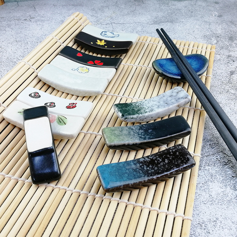 Export processing factory direct sales Japanese style colored glaze hotel chopstick holder chopstick holder chopstick pillow creative ceramic chopstick holder tableware
