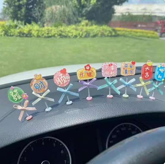 Adornos de automóviles sacudiendo la cabeza para hacer una fortuna, texto seguro y alegre, panel de instrumentos de control central auspicioso, artículos de decoración de automóviles para mujeres