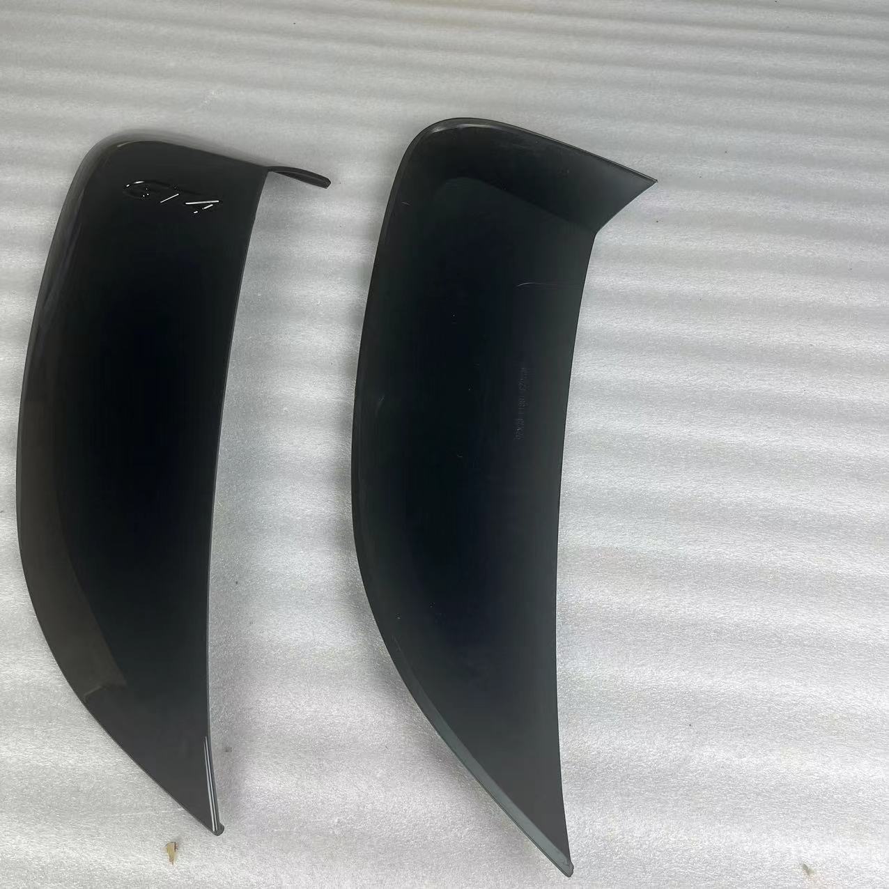 Suitable for Porsche 718 carbon fiber rear leaf air outlet 982 bright black GT4 air outlet CayMan side air outlet