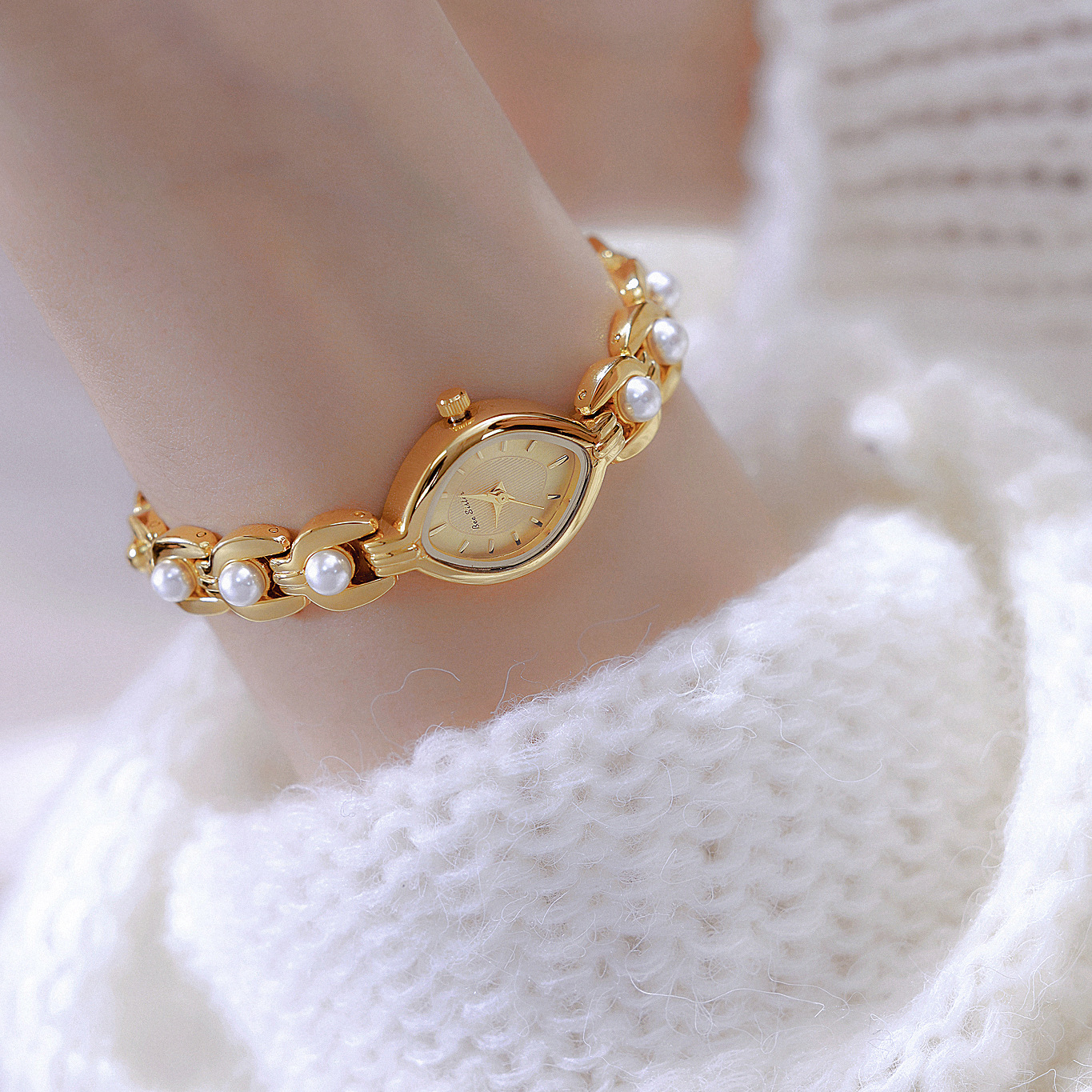 45g Weight Tempered Glass Mirror Material Alloy Strap Material Watch Classification Pointer Display Type Jewelry Buckle Buckle Style Diamond Dial Shape Daily, Street Occasion Quartz Movement Solid Color Pattern All Seasons Season Women's Gender Casual, Commute Style Casual Commute Solid Color Jewelry Buckle Quartz Watch 4