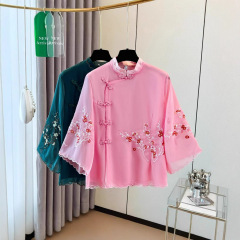 春夏の高級婦人服のリアルショット、明るいシルク刺繍の枝と梅の改良された蓮の葉の七分袖スタンドカラーナショナルスタイルシャツ