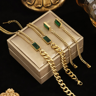 New titanium steel emerald Cuban splicing necklace titanium steel clavicle chain with high color retention, temperament, high-end versatile gift
