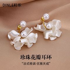 パールペタルピアス、ハイエンド、パーソナライズされたニッチデザインピアス、軽くて豪華な雰囲気、女性用の1個で2回着用できるピアス