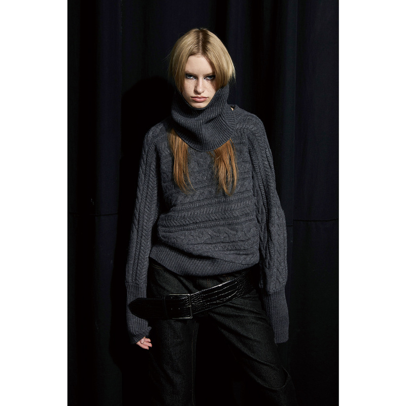 Pokiovo High-Neck Thickened Short Sweater for Women, Winter Layering Style, Genuine Two-Piece Detachable Neck Warmer Design Knitwear Pokiovo High-Neck Thickened Short Sweater for Women, Winter Layering Style, Genuine Two-Piece Detachable Neck Warmer Design Knitwear