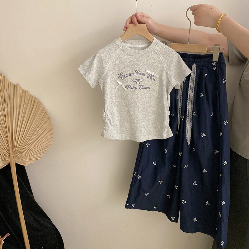 Girls' Korean-style Summer Letter Print Short-sleeved Top All-match Bow Casual Pants Fashionable Children's Two-piece Set