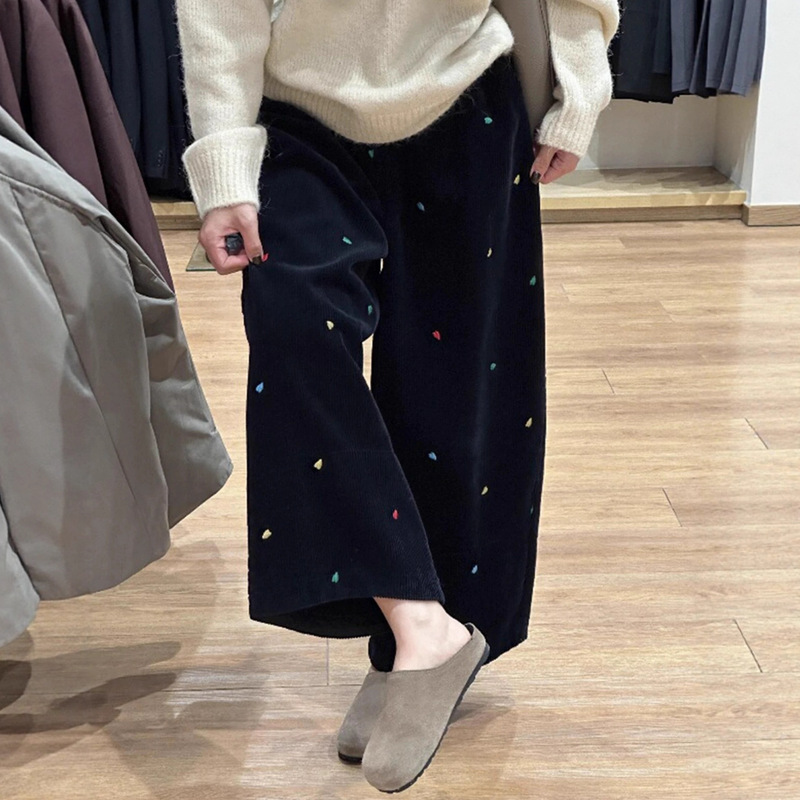 This Year's Trendy Balloon Pants with Heart Embroidery, Loose Corduroy Cropped Wide-Leg Pants, Are Super Flattering for Petite People This Year's Trendy Balloon Pants with Heart Embroidery, Loose Corduroy Cropped Wide-Leg Pants, Are Super Flattering for Petite People