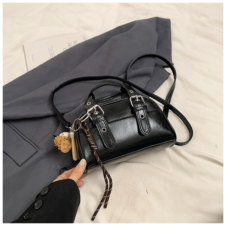 Bolso cuadrado pequeño de mano de moda, bolso de hombro 2024 otoño e invierno, textura de todo fósforo, cuero de cera de aceite, bolso de almohada de cercanías, bolso de mensajero