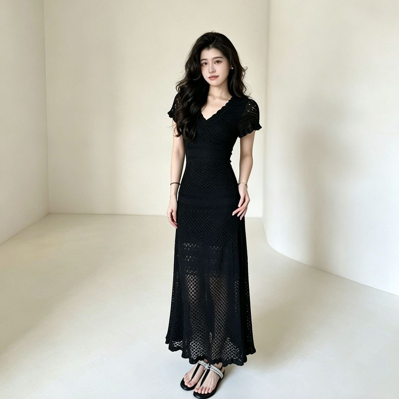 Zhang Axing's Graceful and Hepburn-Like Lyocell Hollow-Out Collar Knitted Slim-Fit Dress Is in Stock