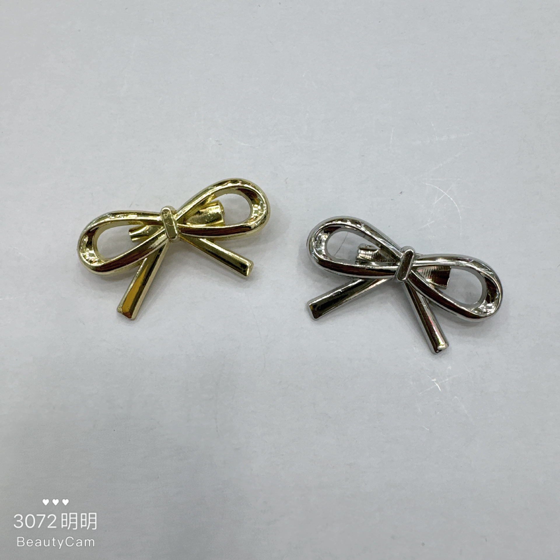 Brooch with a High-End Feel, Anti-Exposure Bowknot, Women's V-Neck Pin, Elegant Small Collar Pin, Versatile Accessory Brooch