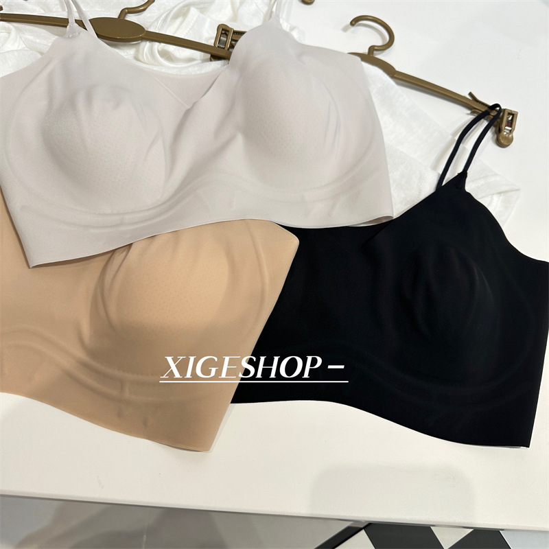 흰색과 회색 속옷