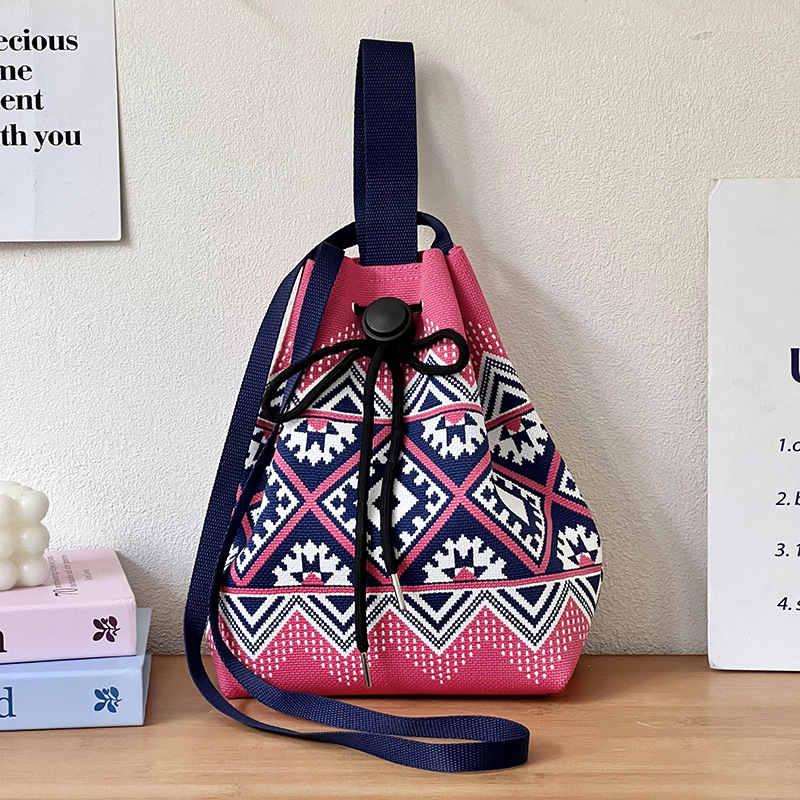 2025 nuevo diseño japonés y coreano simple bolso de hombro de punto de moda femenina versátil bolso portátil de viaje de verano