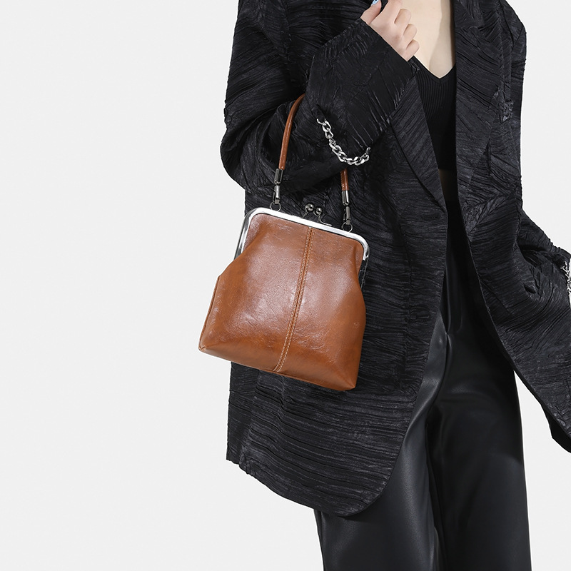 New Chinese-Style Retro Trend Niche Design Handbag with a Luxurious Vintage Feel, Clip-On Bag, Cross-Border Hot Seller