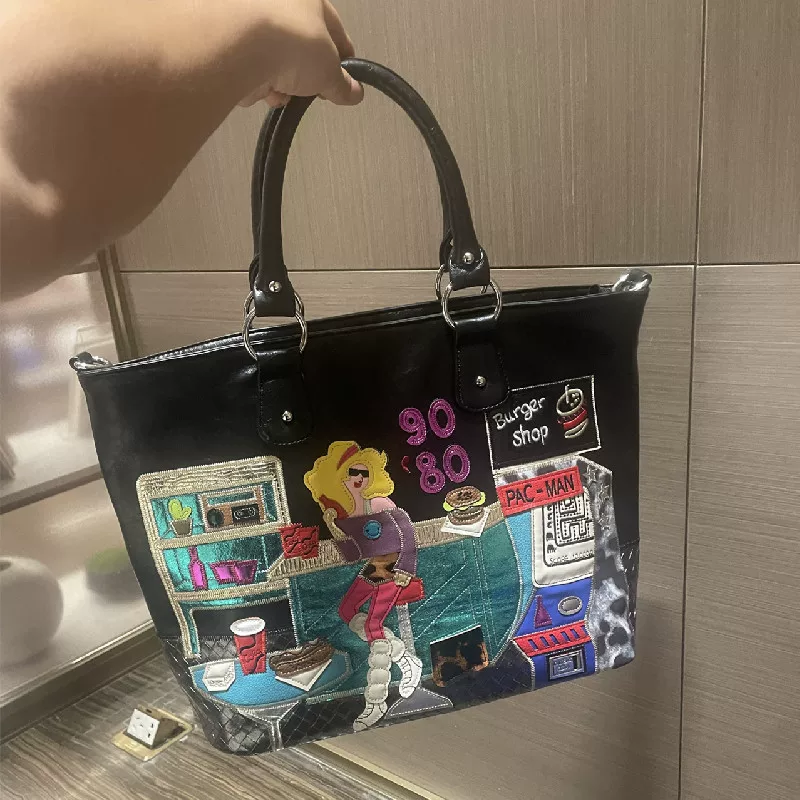 Small design capacious shoulder bag