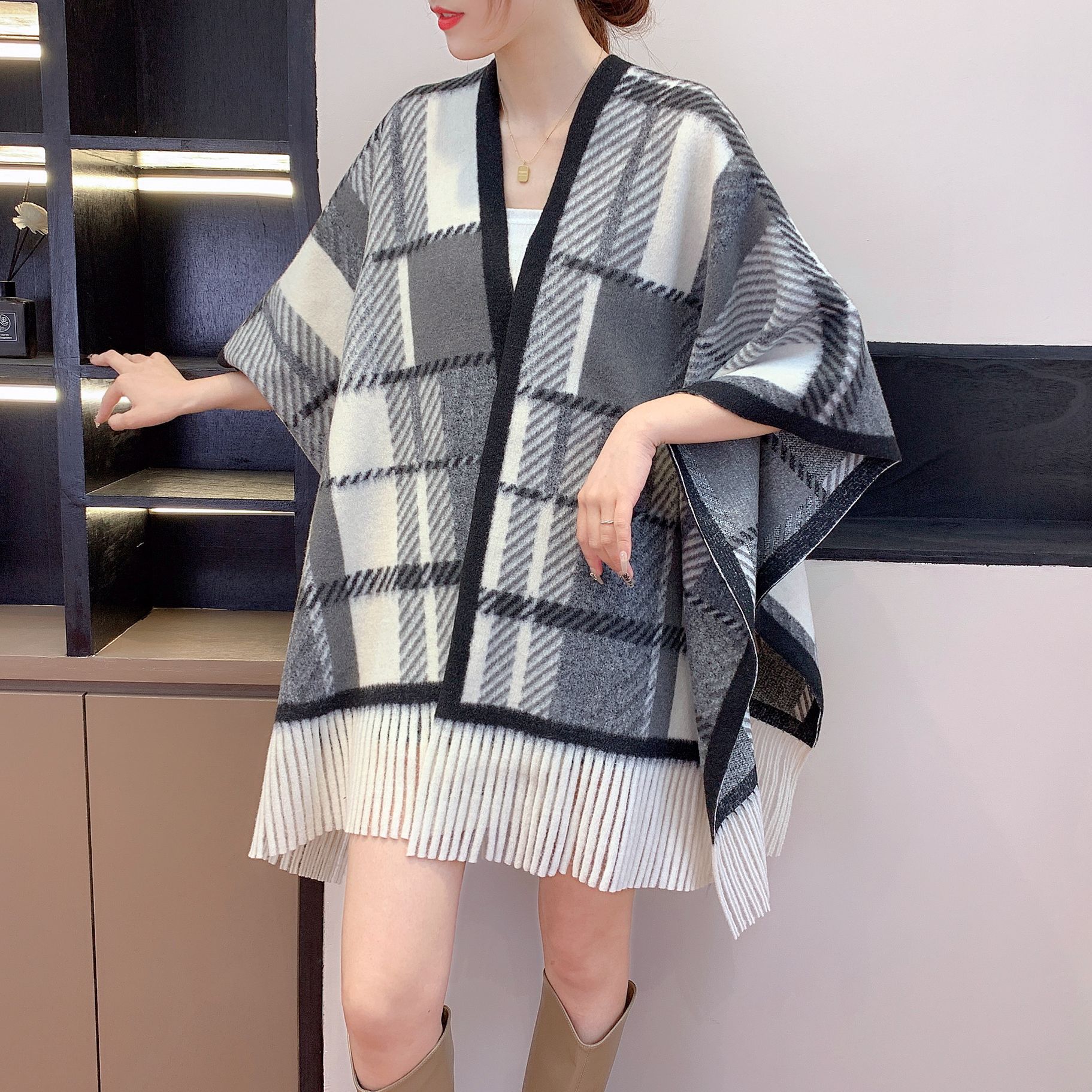 Women's Sweet Lattice Polyester Printing Shawl display picture 2