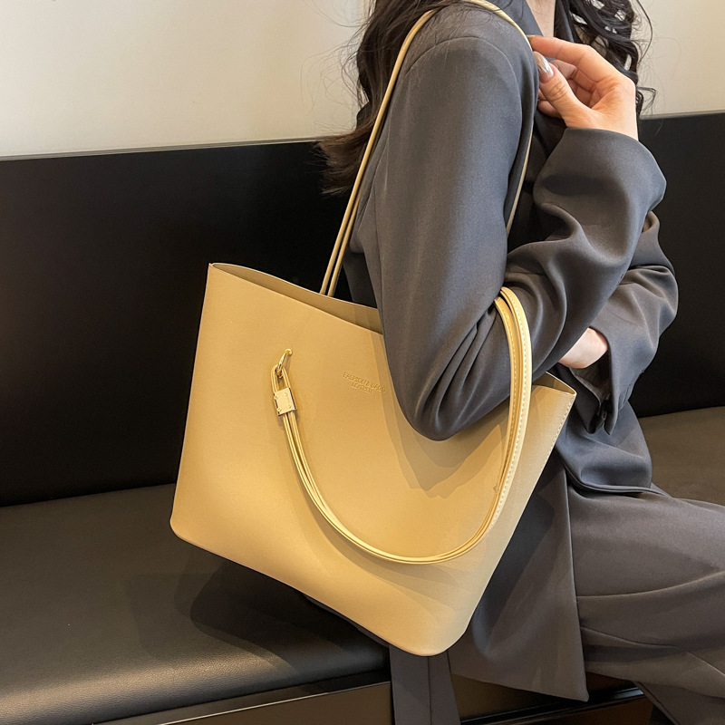 New large capacity shoulder bag simple all-match commuter bag tote bag fashion trendy bridal bag underarm bag women's bag New large capacity shoulder bag simple all-match commuter bag tote bag fashion trendy bridal bag underarm bag women's bag