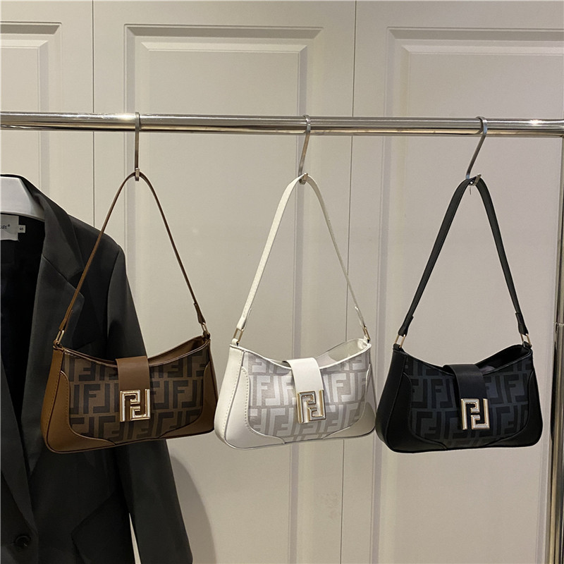 Bolsa de mitad de mes caliente 2025 nueva mujer color transfronterizo bolso de hombro brazalete de alto nivel nicho bolso de diseño