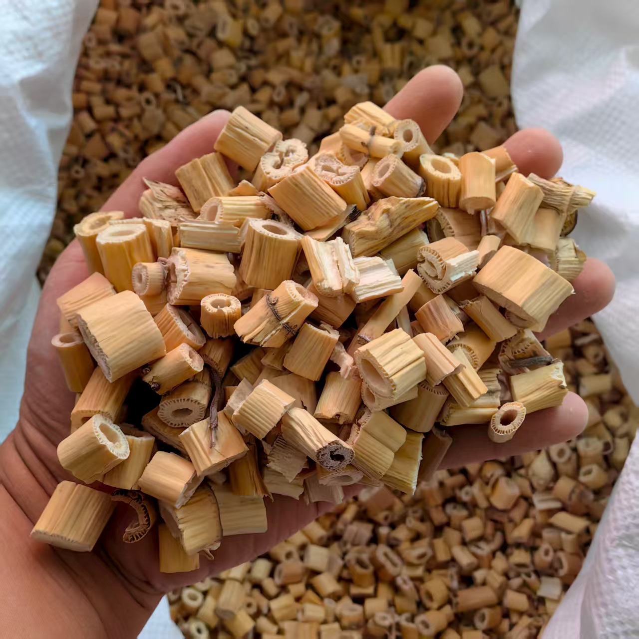 Dried Reed Rhizome Lu Gen 500g Natural Sun Dried Reed Root Segments for Herbal Decoction and Tea key features