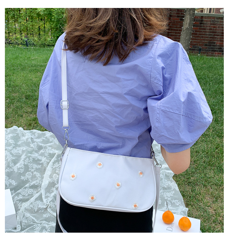 127g Weight Polyester Lining Material Zipper Closure Type Single Shoulder Strap Strap Type Shoulder Bag Bags Type Casual Occasion Pu Leather Material Daisy Pattern All Seasons Season Women's Gender Vacation Style Dumpling Shape Shape Small Size Women's Small Pu Leather Daisy Vacation Dumpling Shape Zipper Shoulder Bag 10