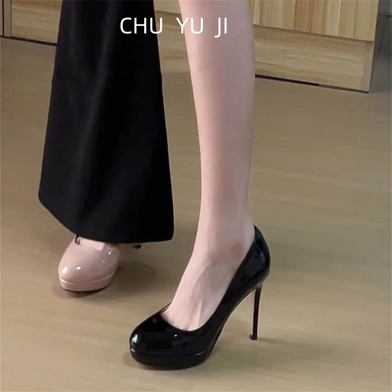First Encounter with High Heels: Cute Round-Toe Black Patent Leather Sexy Waterproof Platform Shoes That Are Comfortable for the Feet, with Thin Heels and Shallow Mouth, Suitable for Commuting First Encounter with High Heels: Cute Round-Toe Black Patent Leather Sexy Waterproof Platform Shoes That Are Comfortable for the Feet, with Thin Heels and Shallow Mouth, Suitable for Commuting