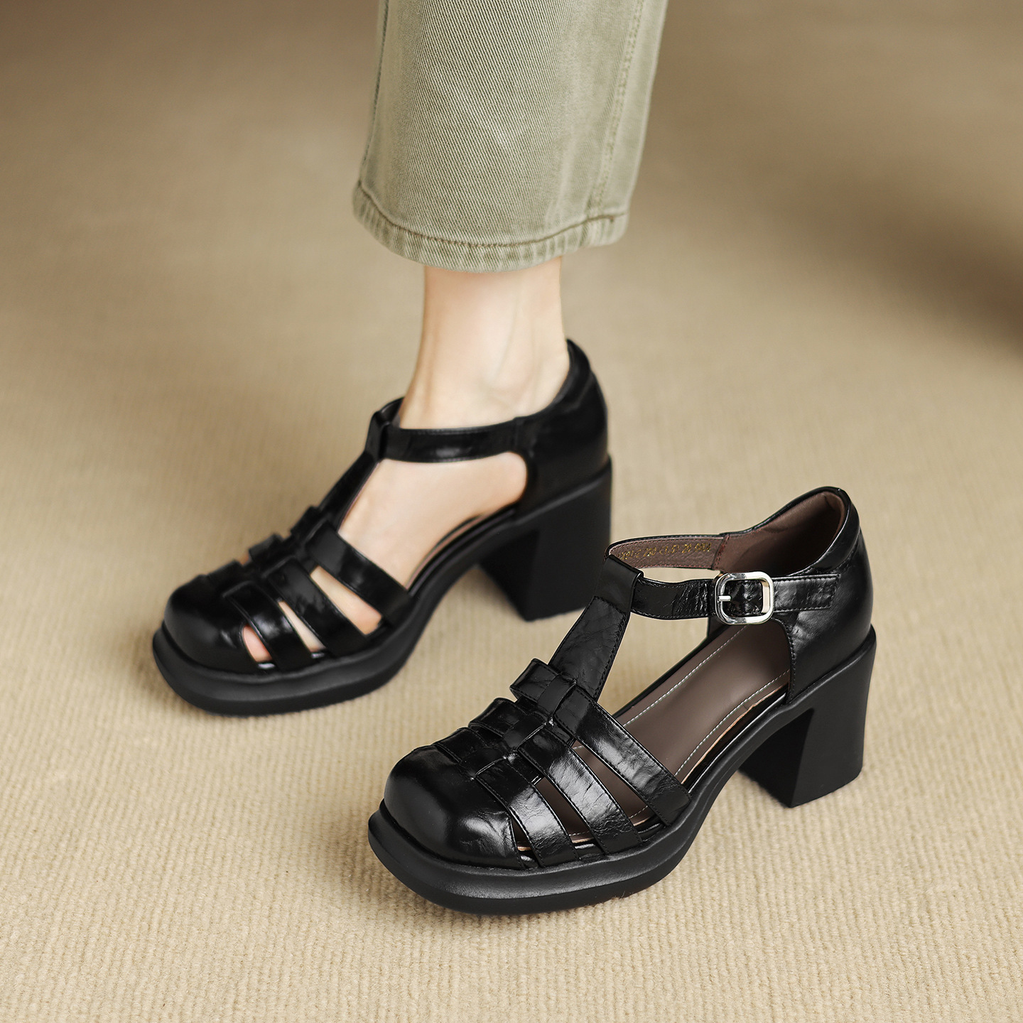 Sandal nữ phong cách La Mã gót dày 7 cm, mũi kín quai T, đế xuồng — màu nâu