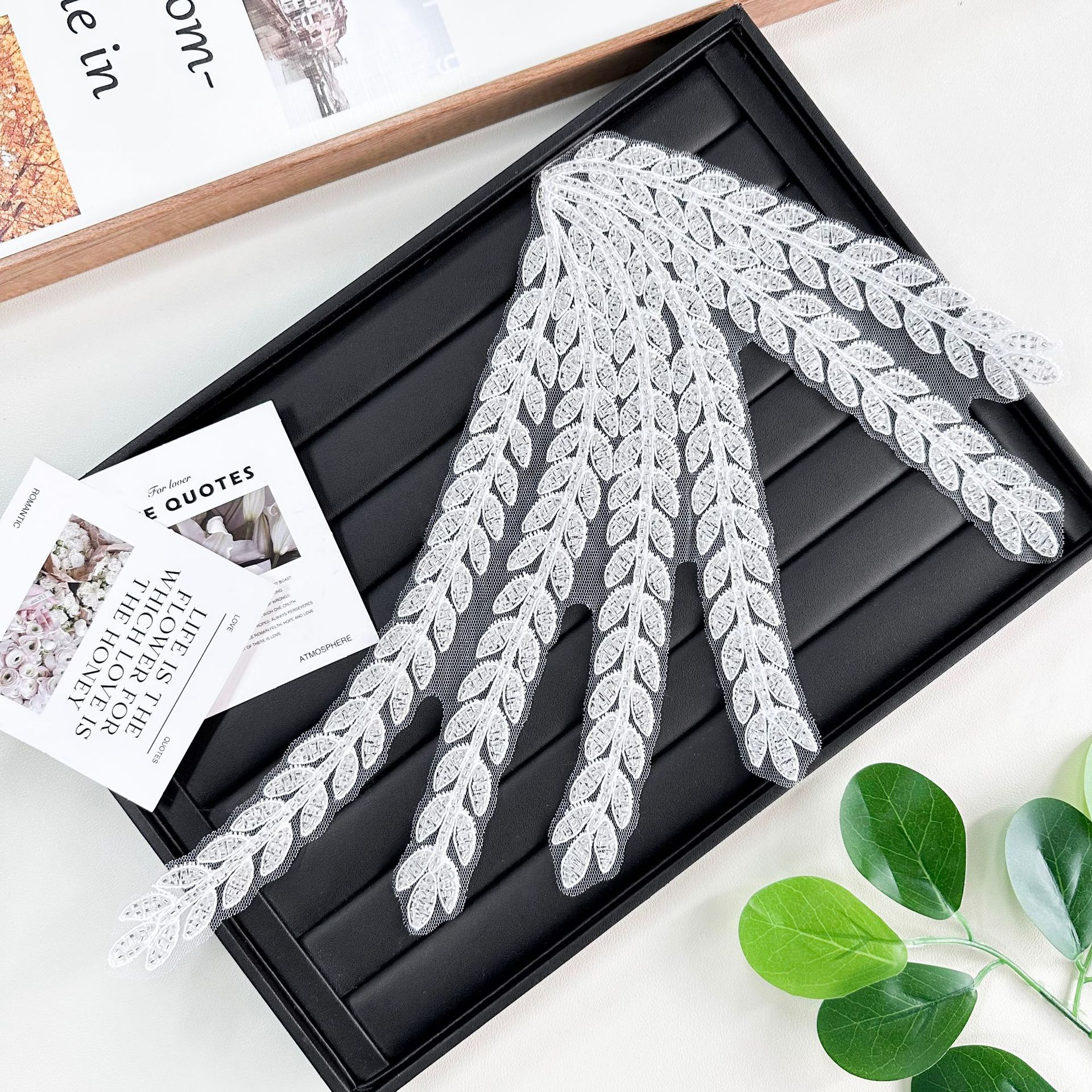 Hojas simétricas de hilo de malla bordado pegatinas bordadas de encaje blanco pegatinas de tela de bordado vestido de boda accesorios de decoración de ropa china