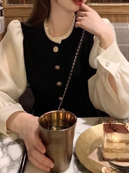 フランスの泡の長袖のワンピースの婦人服の秋の2023の新型の名媛の気質のデザイン感の赫本の長いスカート|undefined