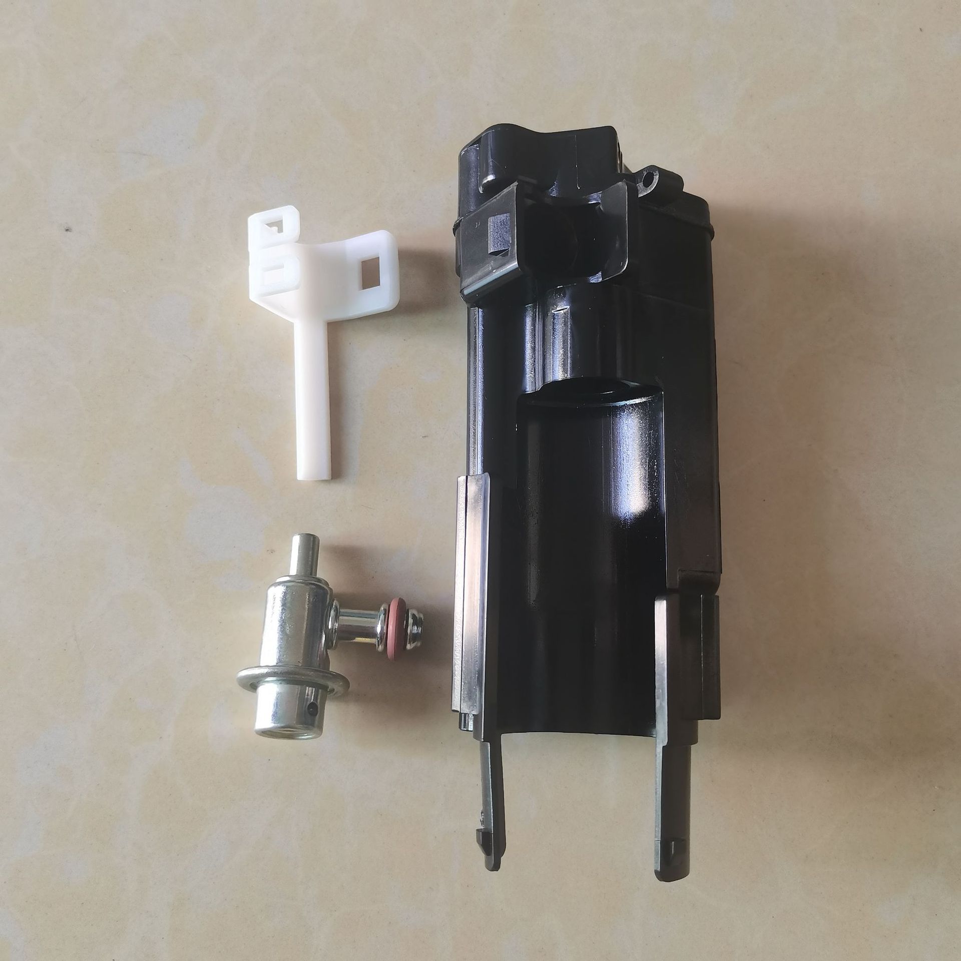 Spot al por mayor 1541024fb0 adecuado para filtro de gasolina de motocicleta Suzuki, filtro de gasolina, rejillas de gasolina