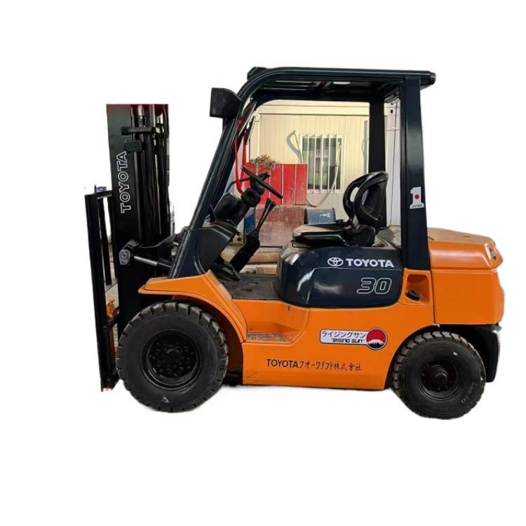 Toyota 3 toneladas de carretillas elevadoras originales japonesas 3 toneladas de carretillas elevadoras pequeñas de segunda mano carretillas elevadoras diesel neumáticos sólidos