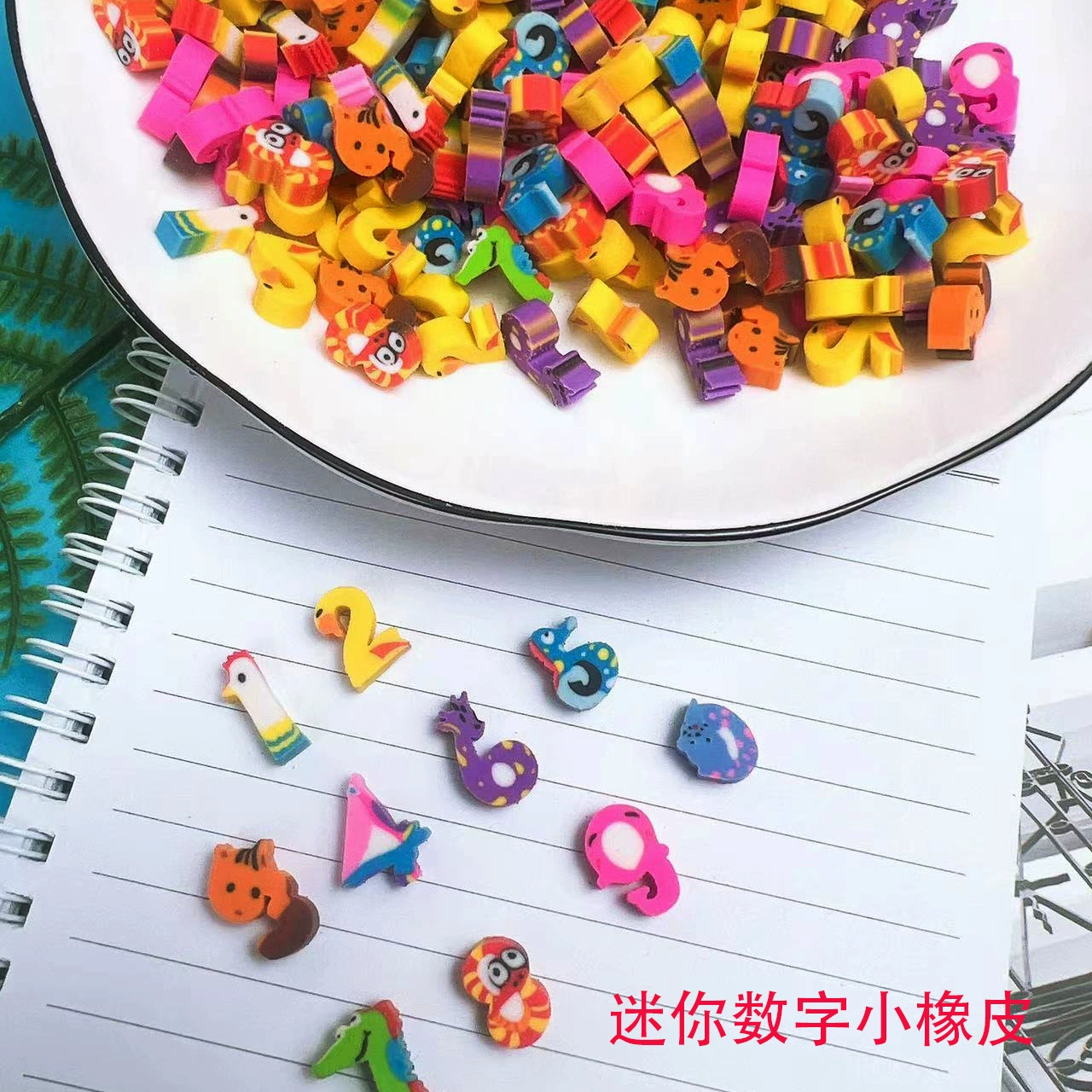 Мультфильм Симпатичная форма Eraser Mini Fruit Space Цифровой ластик Небольшой подарок для начальной школы Призы