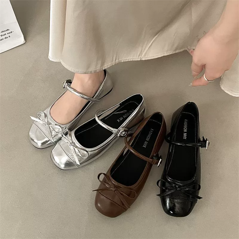 Модные французские балетки с неглубоким вырезом, серебряные туфли Мэри, летние новые кожаные туфли для женщин 2025 года