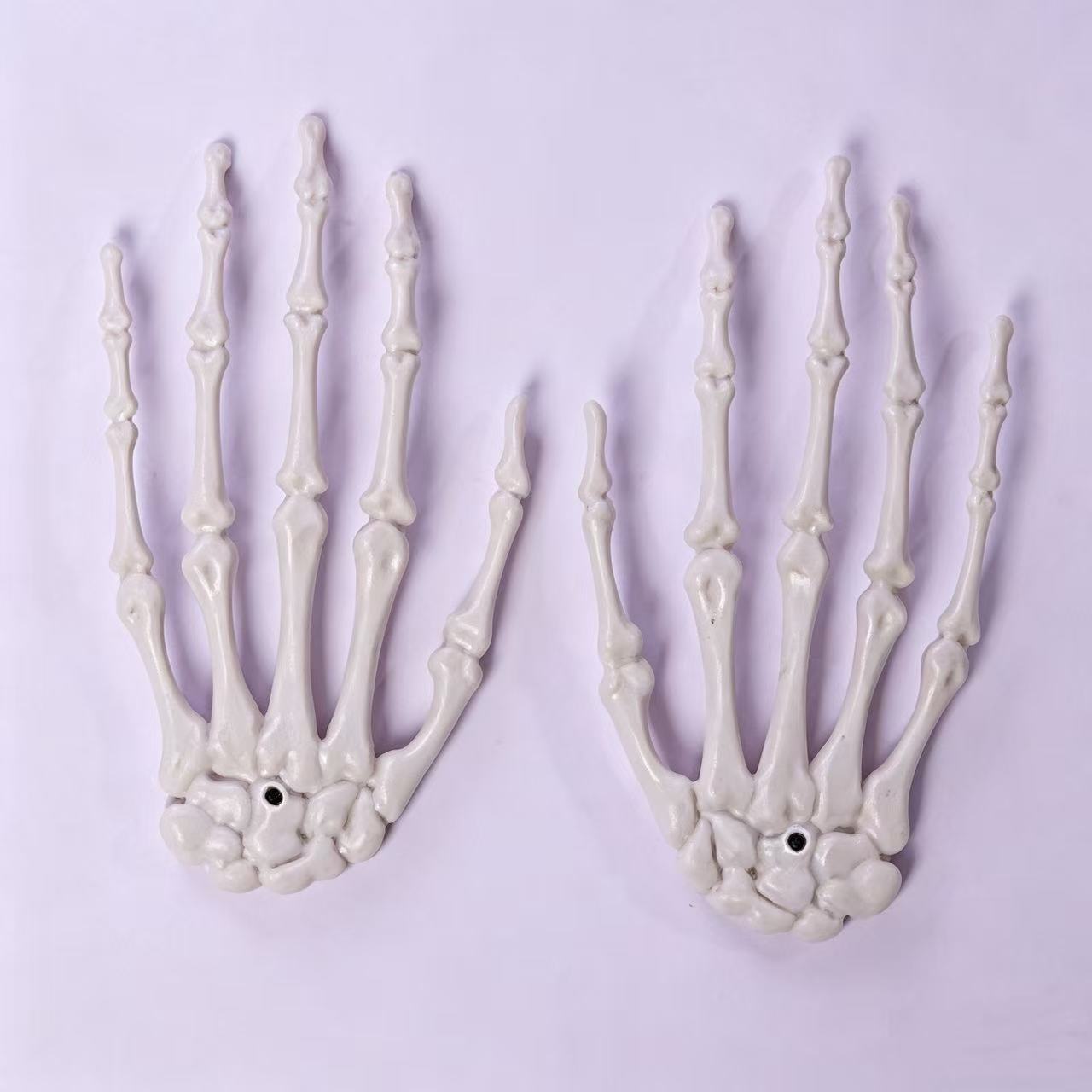 Accesorios de Halloween esqueleto transfronterizo hueso de mano de plástico colorido hueso de mano fantasma accesorios de decoración fuente directa