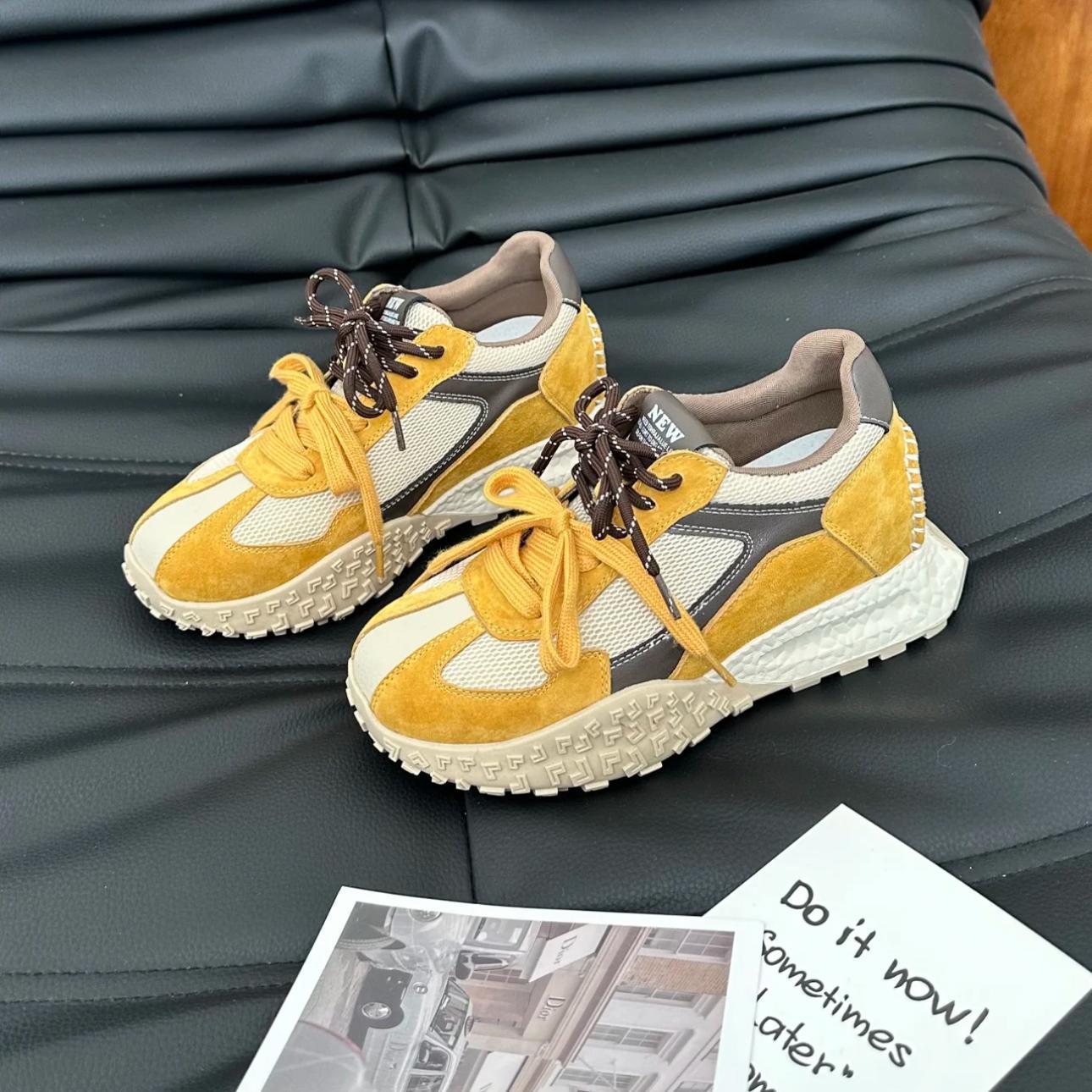 2025 tendencia coreana a juego de colores pequeños zapatos de entrenamiento moral para mujeres a principios de la primavera nuevo calzado deportivo casual ligero y transpirable para mujeres