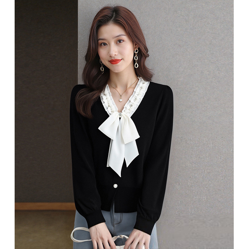 Tweed Style Lace-Up V-Neck Long-Sleeved Black Knitwear for Women, High-End Heavy-Duty Diamond-Encrusted Beaded Fashionable Top