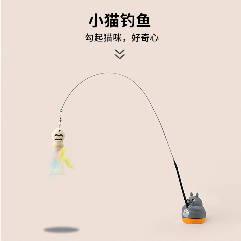 新型の猫の棒の子猫は釣りをして回転します。|undefined