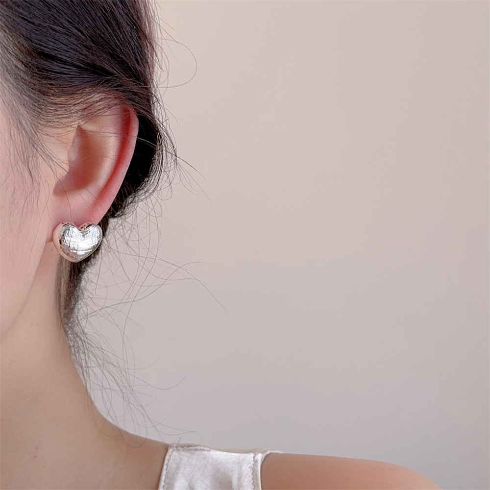 8g Weight Alloy Ear Needle Material Ear Studs Classification 1 Pair Quantity 1 Pair Sweet Classic Style Heart Shape Plating Alloy Ear Studs