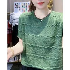 夏の新しいスタイルの中空アイスシルクセーター半袖Tシャツレディースルーズ薄手ラウンドネックストライプスリムで多用途なトップ
