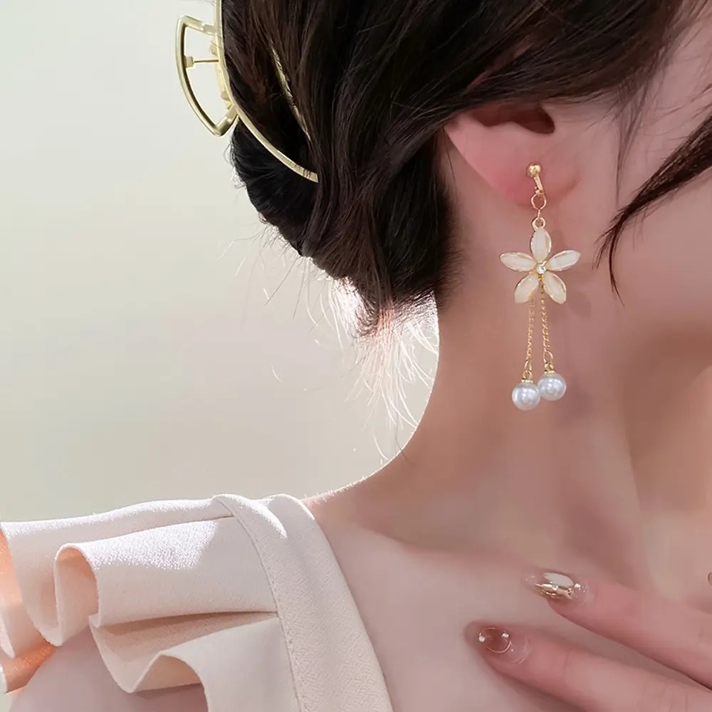 Tassel Ear Clips, High-End Non-Pierced Ear Clips, Niche Earrings, Artistic Retro Earrings, Celebrity Ear Cuffs, Light Luxury Earrings for Women