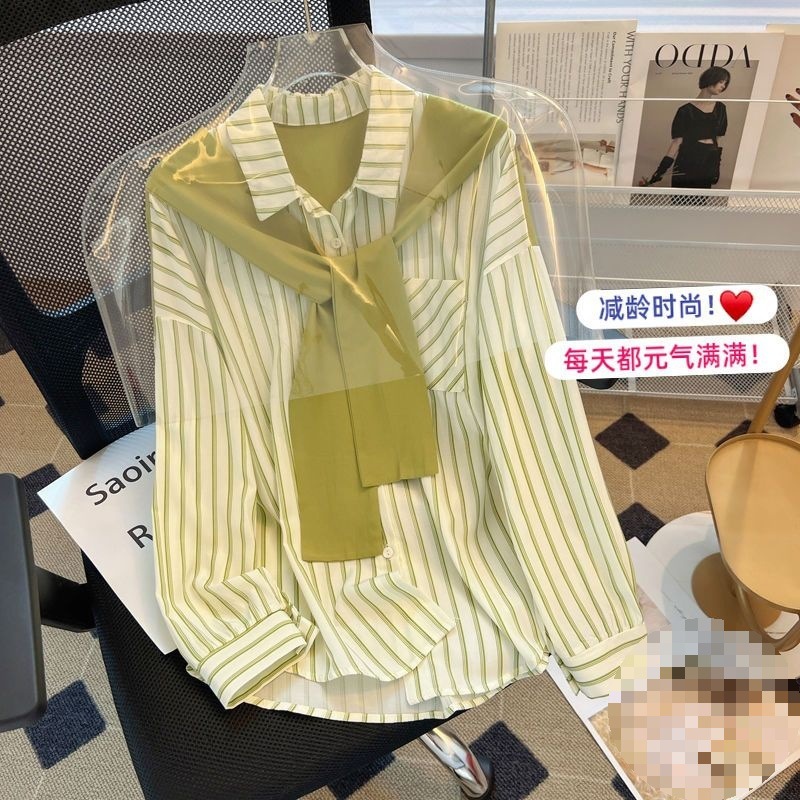 偽の2つの縦縞のシャツの女性の春の新型の婦人服のゆったりとした襟の独特な長袖の上着のファッション|undefined